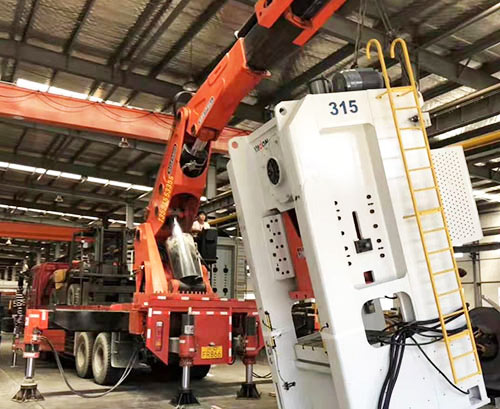 盐边提升工作效率，选择优质折臂吊租赁服务