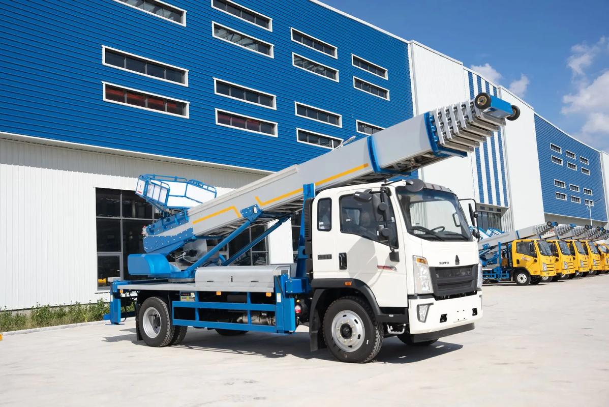 盐边出租云梯车高空作业车 建筑垃圾搬运